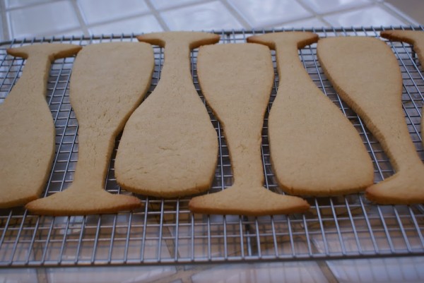 pink champagne glass cookies