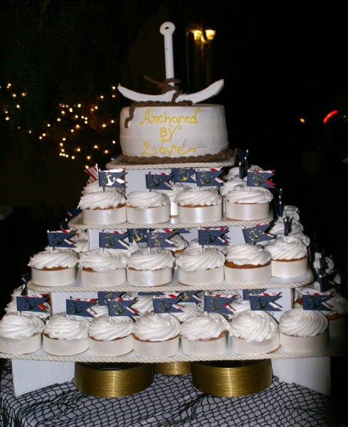 nautical wedding cupcakes