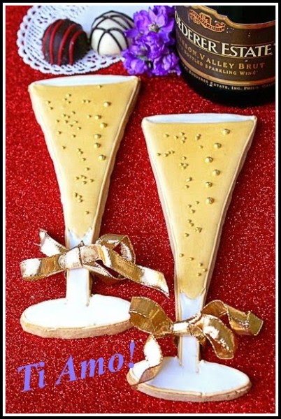 decorated champagne glass cookies