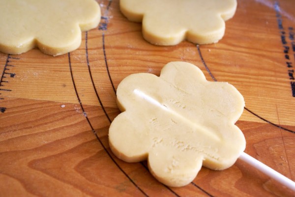 flower cookies on sticks