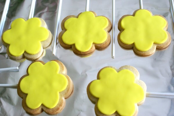 flower cookies on sticks