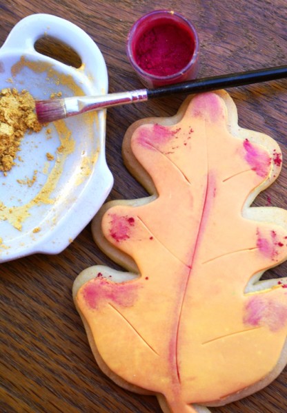 deocrated fall leaves with fondant                                     