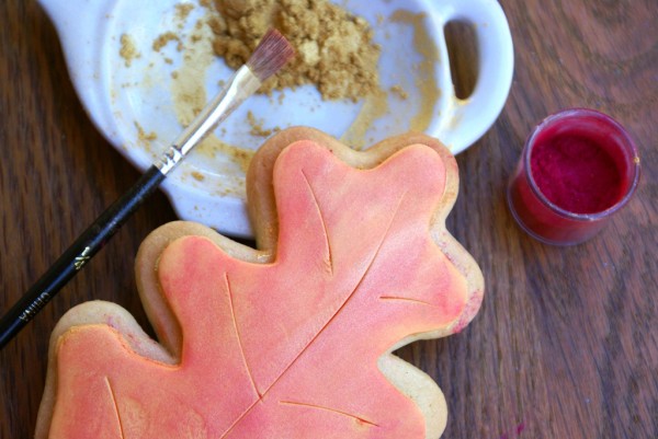 deocrated fall leaves with fondant                                 