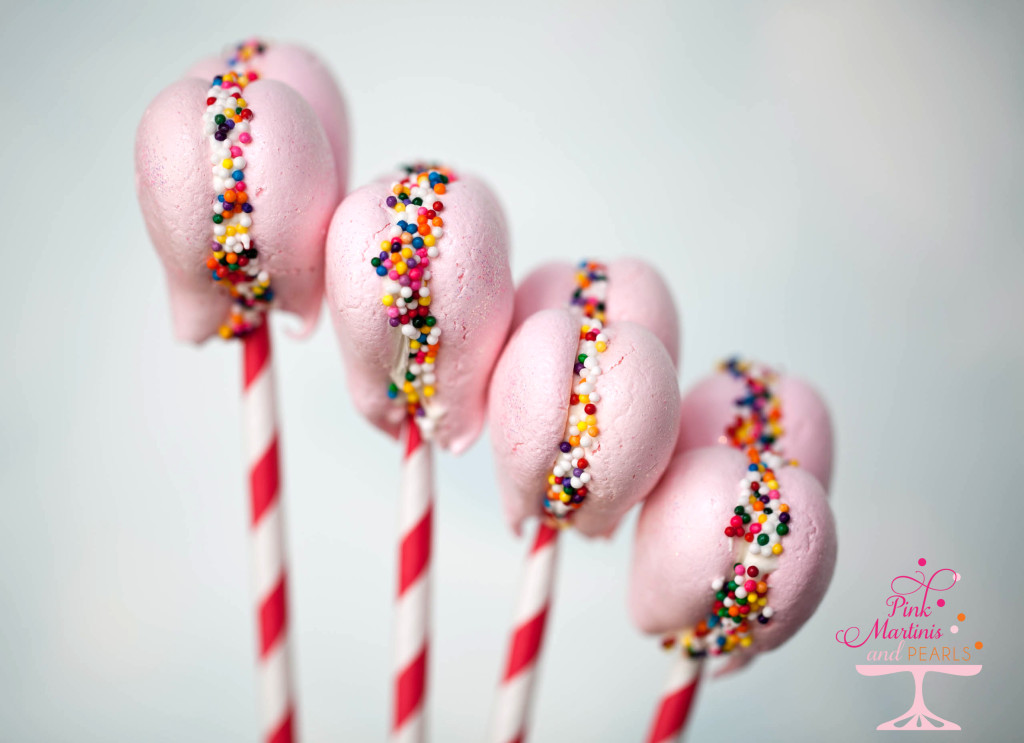 Meringue cookie heart pops