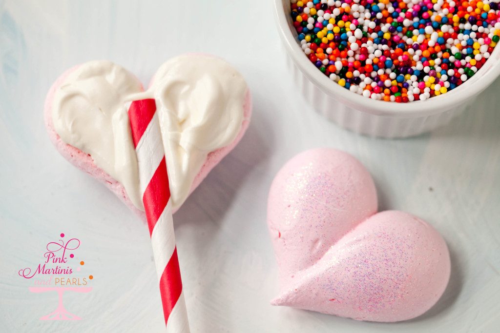 Meringue cookie heart pops