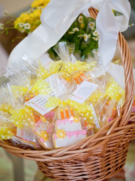 decorated birthday cake cookie party favors