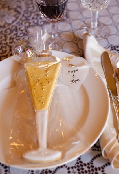 champagne cookie party favors