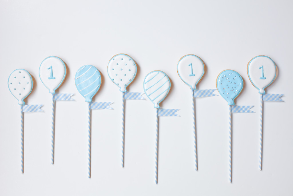 white balloon baby birthday cookies-166