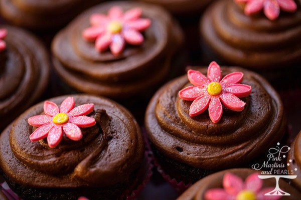 Fondant Daisies Chocolate Cupcakes800