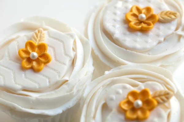 Wilton Fondant Flowers Cupcakes