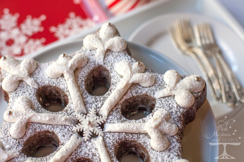 Snowflake Gingerbread Cake with a Cocoa Trimming Kit