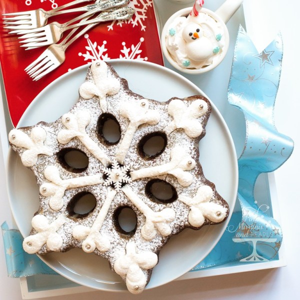 decorated snowflake cake