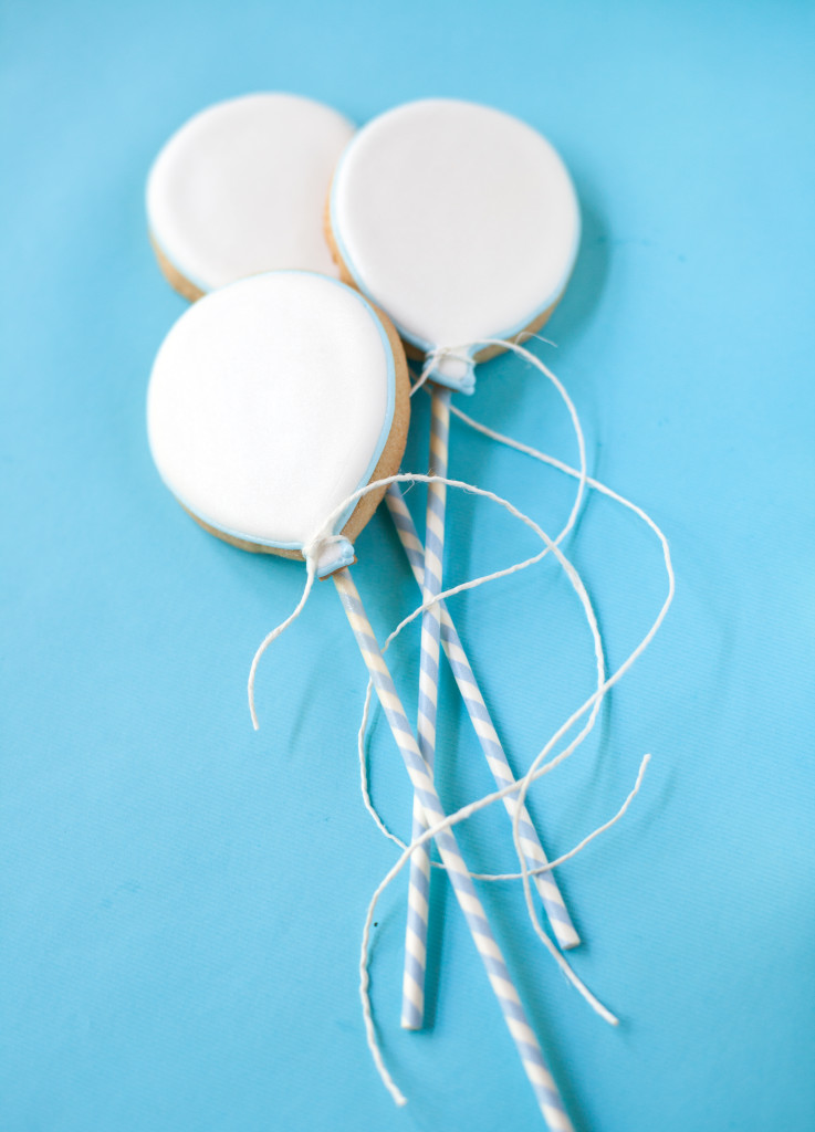 white balloon baby birthday cookies-162